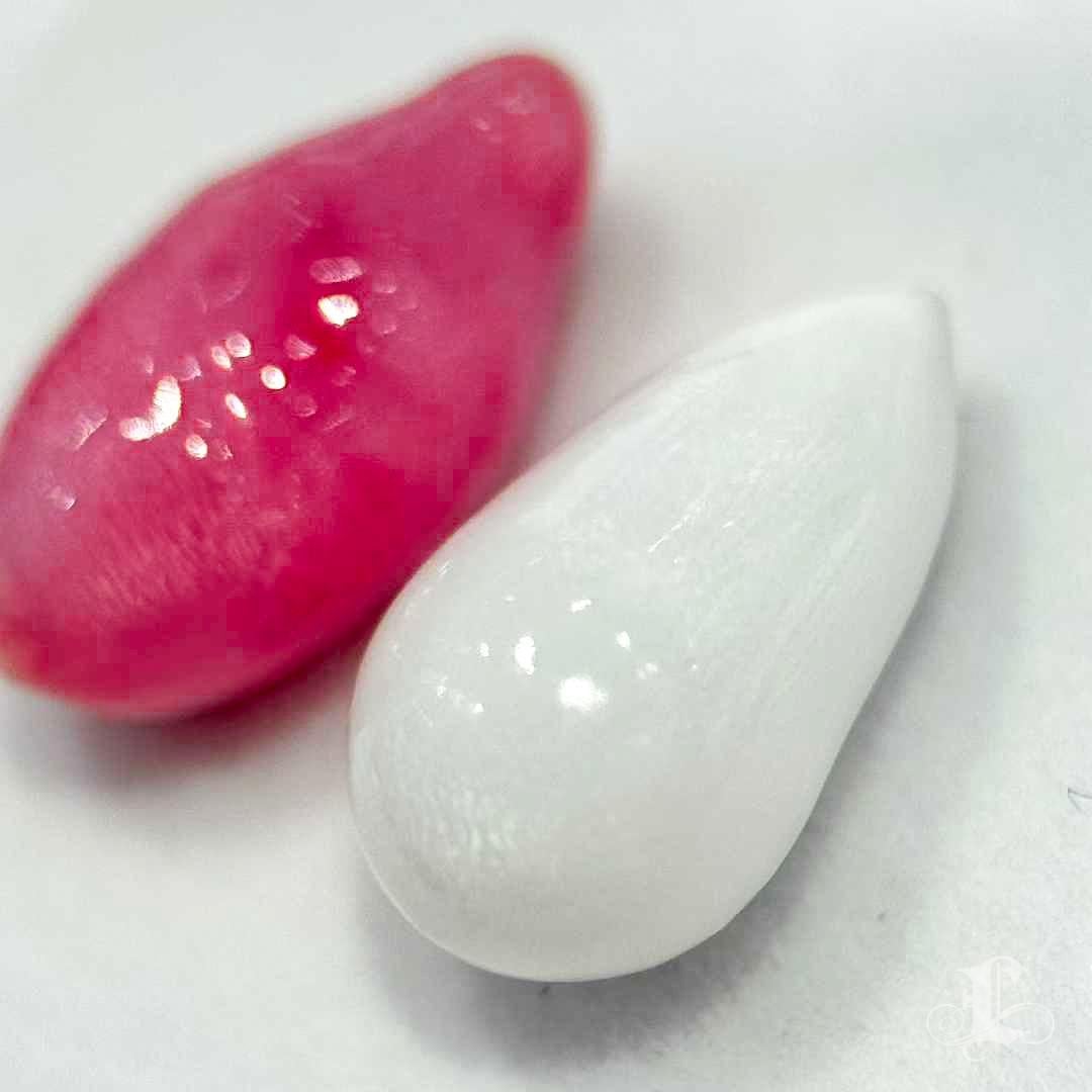 【Conchéa】Flame Kissed Twins — 5.49ct Conch Pearl & 6.0ct Giant Clam Pearl For Sale 3
