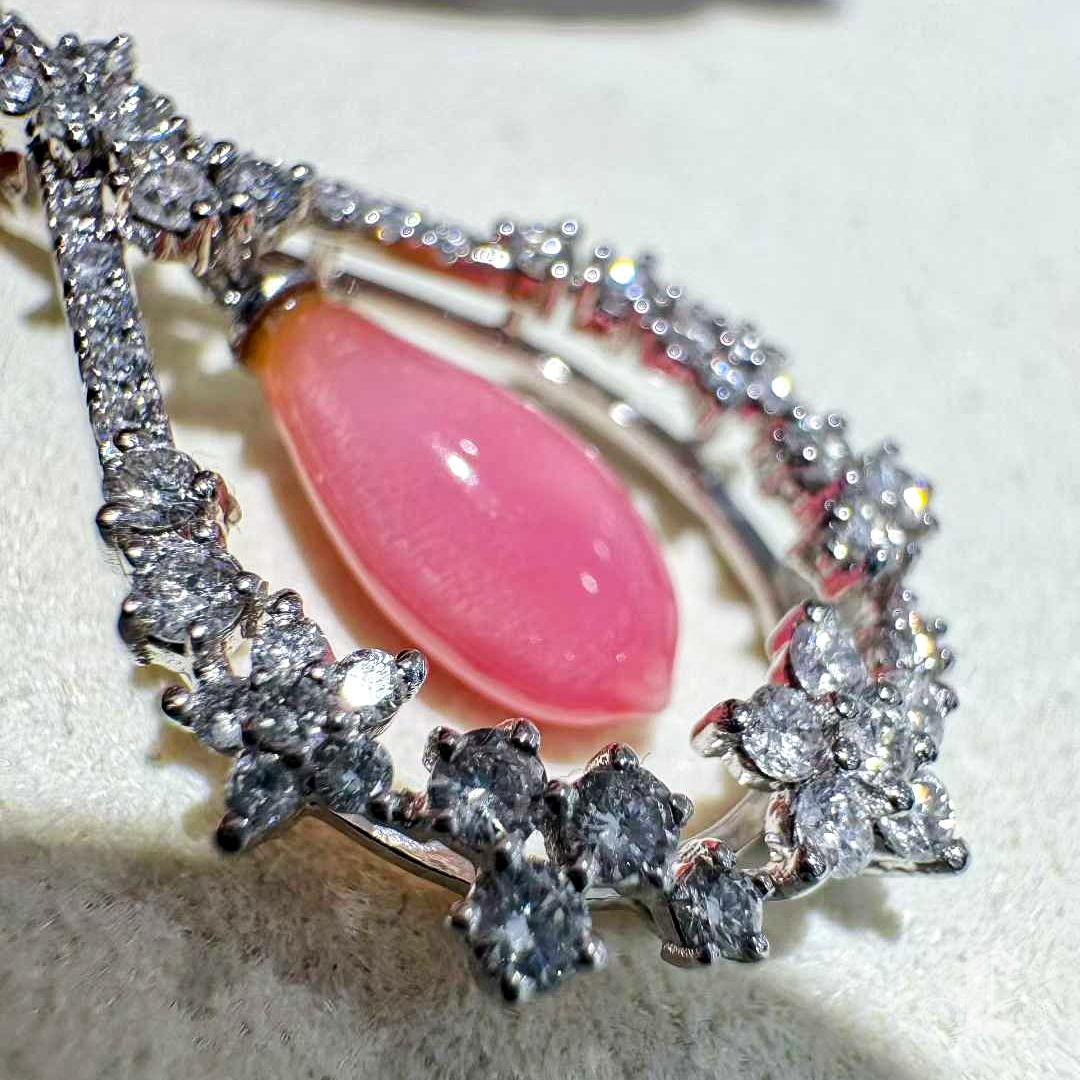 Grezzo 【Conchéa】Ciondolo convertibile con perle e diamanti a petalo di fuoco - 2,06ct in vendita