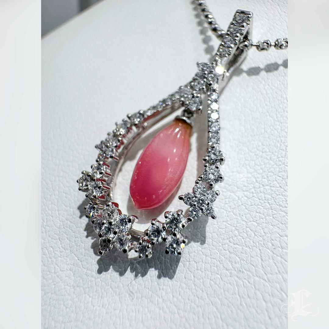 Donna 【Conchéa】Ciondolo convertibile con perle e diamanti a petalo di fuoco - 2,06ct in vendita