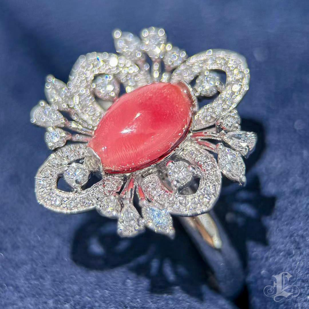 【Conchéa】Flame Petal Platin Muschel Diamant Ring - 1.87ct im Zustand „Neu“ im Angebot in New York, NY