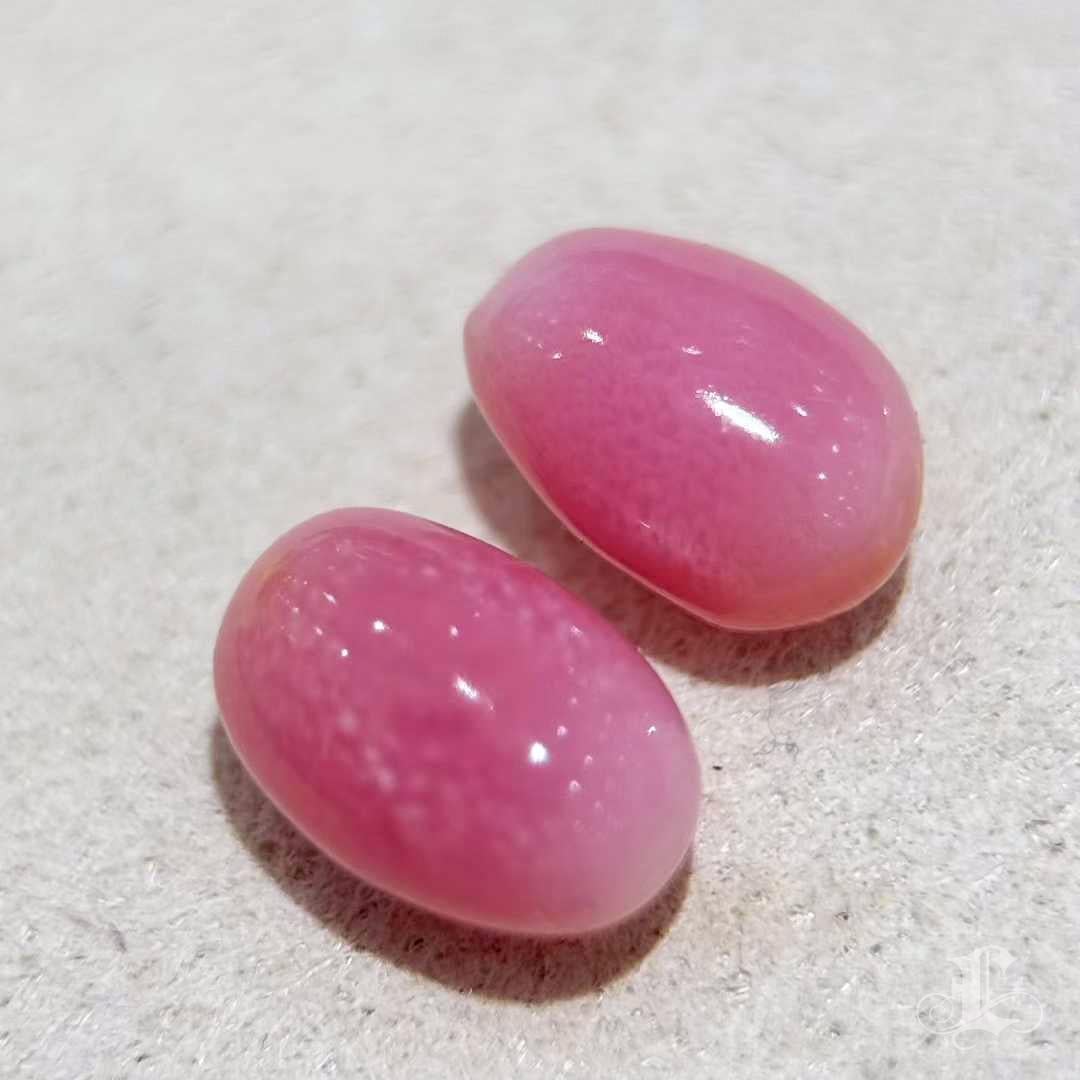 Women's 【Conchéa】Flamingo Echo Pair Perfectly Matched Conch Pearls — 1.8ct & 1.93ct For Sale