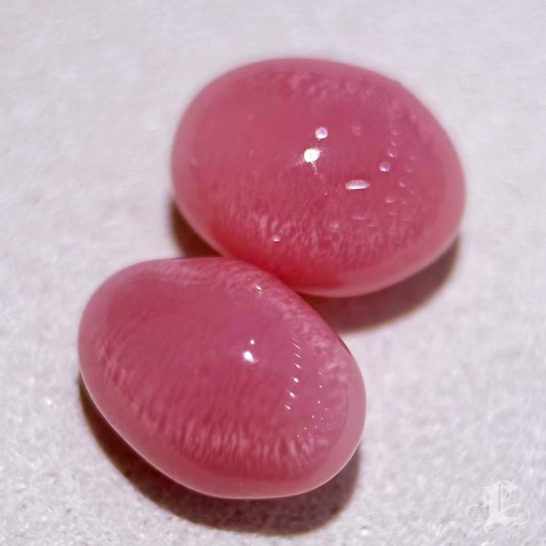 Women's 【Conchéa】Flamingo Glow Matched Conch Pearl Pair — 1.68ct + 1.50ct For Sale