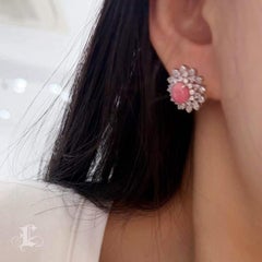 【Conchéa】Flamingo Halo Conch Pearl Diamond Earrings — 4.10 ct