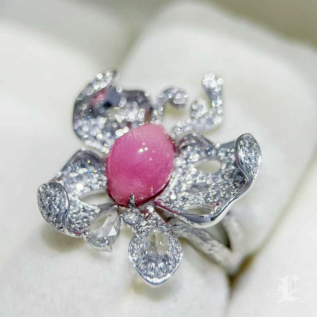 Anello con diamanti a farfalla con perle di conchiglia rosa - 2,3 carati in vendita 3