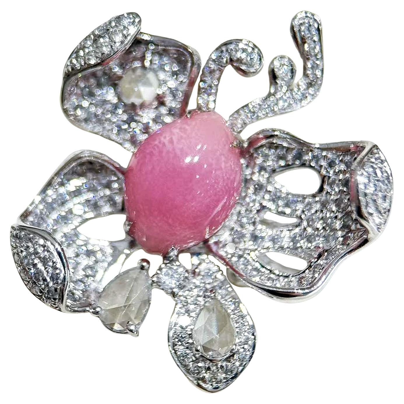Anello con diamanti a farfalla con perle di conchiglia rosa - 2,3 carati in vendita