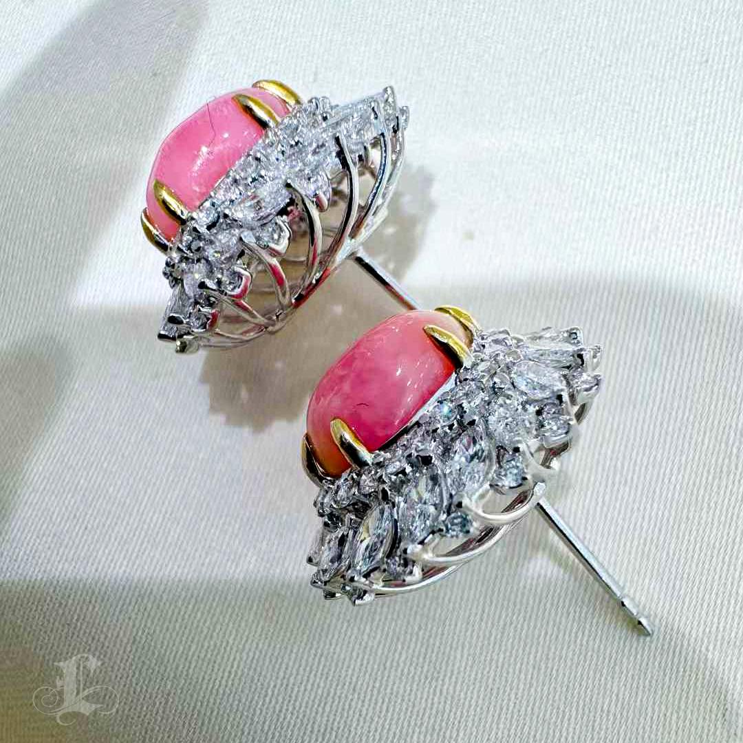【Conchéa】Flamingo Pink Conch Perlen & Diamant Cluster Ohrringe - 6.36ct im Angebot 5
