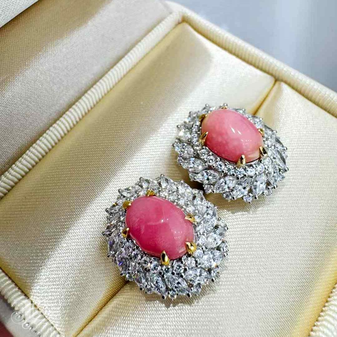 【Conchéa】Flamingo Pink Conch Perlen & Diamant Cluster Ohrringe - 6.36ct im Angebot 7