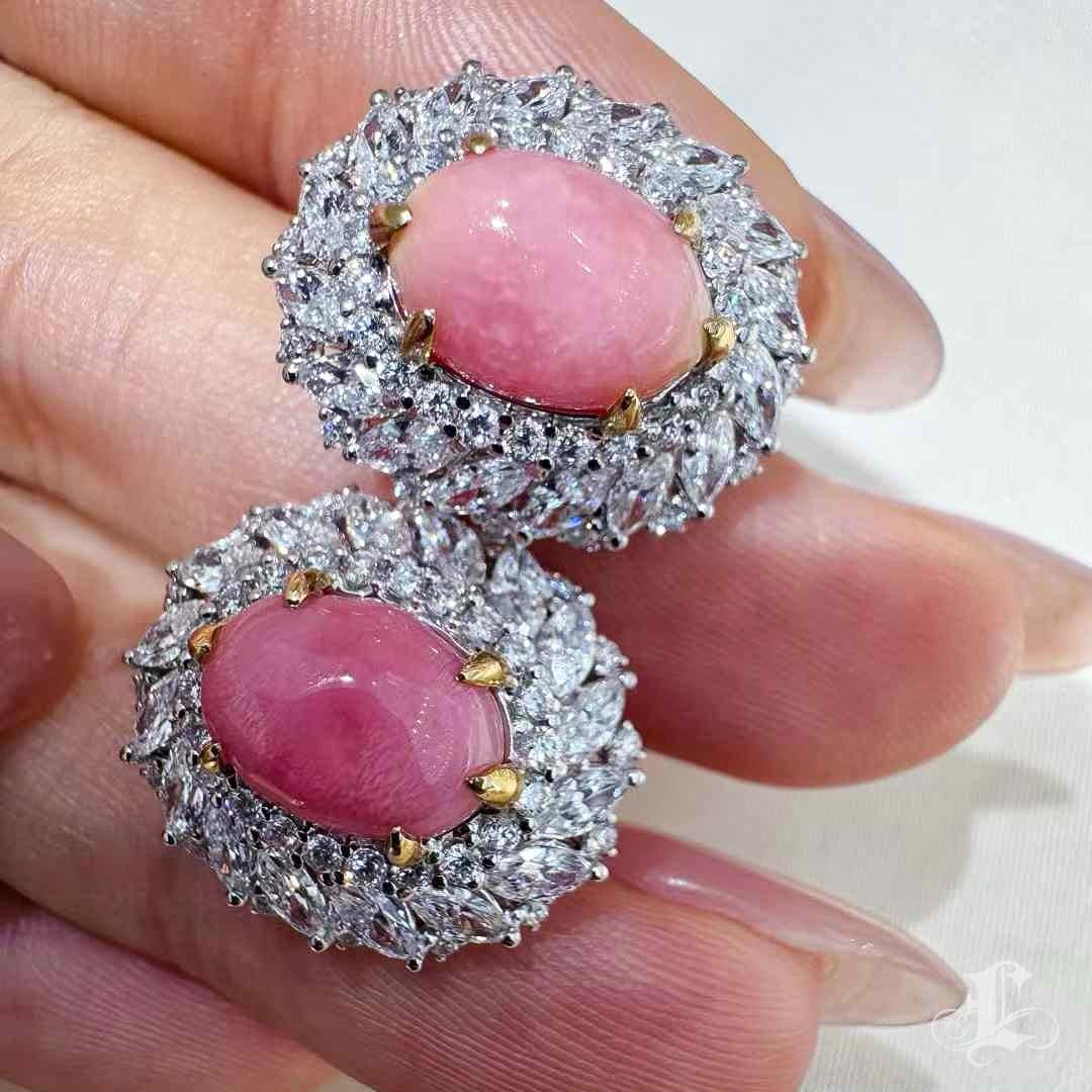 【Conchéa】Flamingo Pink Conch Perlen & Diamant Cluster Ohrringe - 6.36ct Damen im Angebot