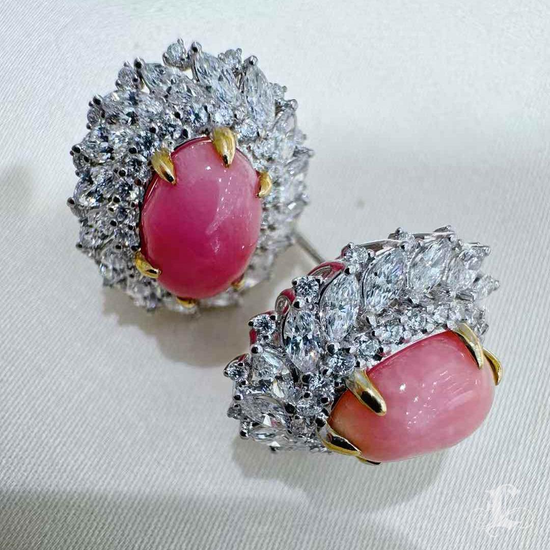 【Conchéa】Flamingo Pink Conch Perlen & Diamant Cluster Ohrringe - 6.36ct im Angebot 4