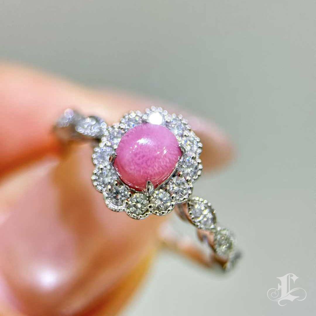 【Conchéa】Flamingo Pink Conch Pearl Diamond Ring — 0.94ct For Sale 6