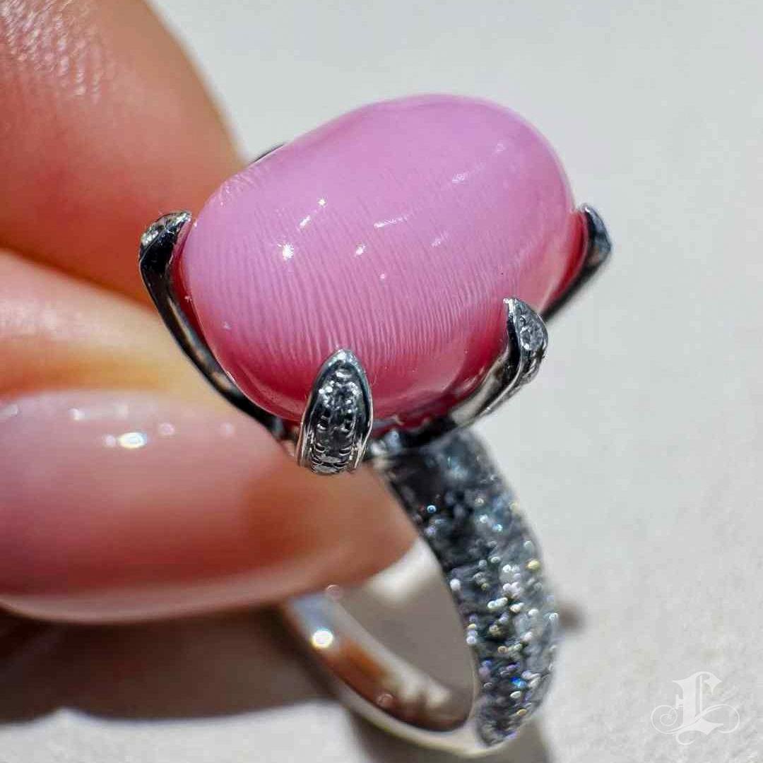 【Conchéa】Imperial Flame Conch Pearl & Diamond Ring — 7.2ct For Sale 5