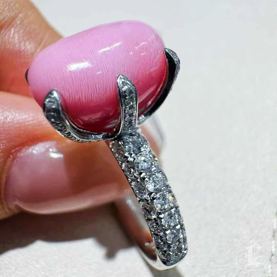 【Conchéa】Imperial Flame Conch Pearl & Diamond Ring — 7.2ct In New Condition For Sale In New York, NY