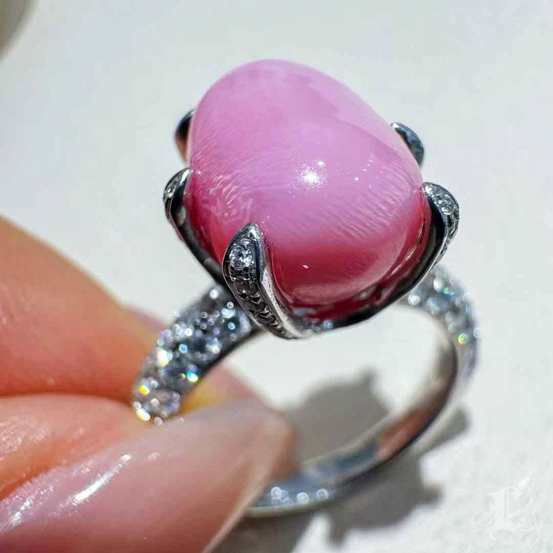 【Conchéa】Imperial Flame Conch Pearl & Diamond Ring — 7.2ct For Sale 4