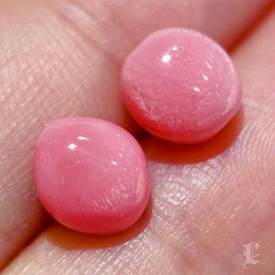 【Conchéa】Matched Pair of Flamingo Pink Conch Pearls  – 2.6ct & 3.12ct For Sale 3