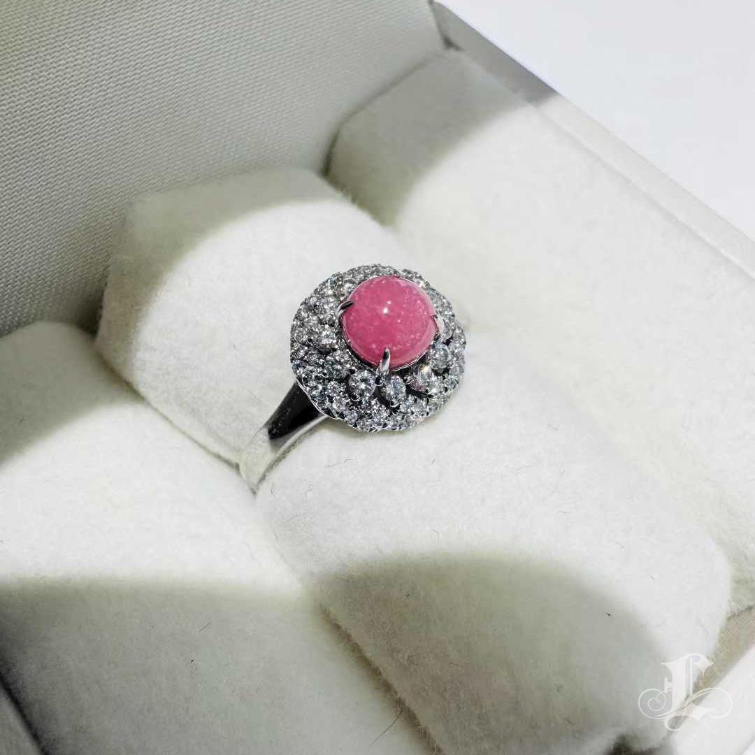【Conchéa】Natural Conch Pearl & Diamond Ring — Flamingo Pink Flame Pattern For Sale 6