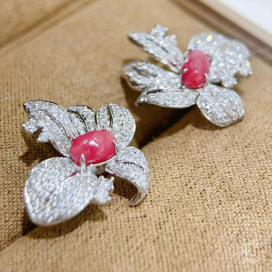 Grezzo 【Conchéa】Orecchini di perle e diamanti conchiglia Bloom - 1,56ct in vendita