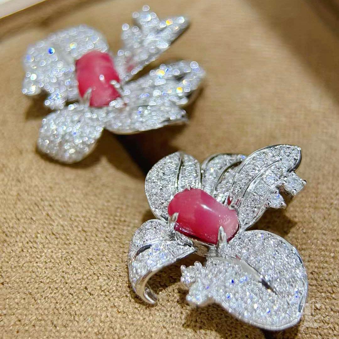 【Conchéa】Orecchini di perle e diamanti conchiglia Bloom - 1,56ct In condizioni Nuovo in vendita a New York, NY