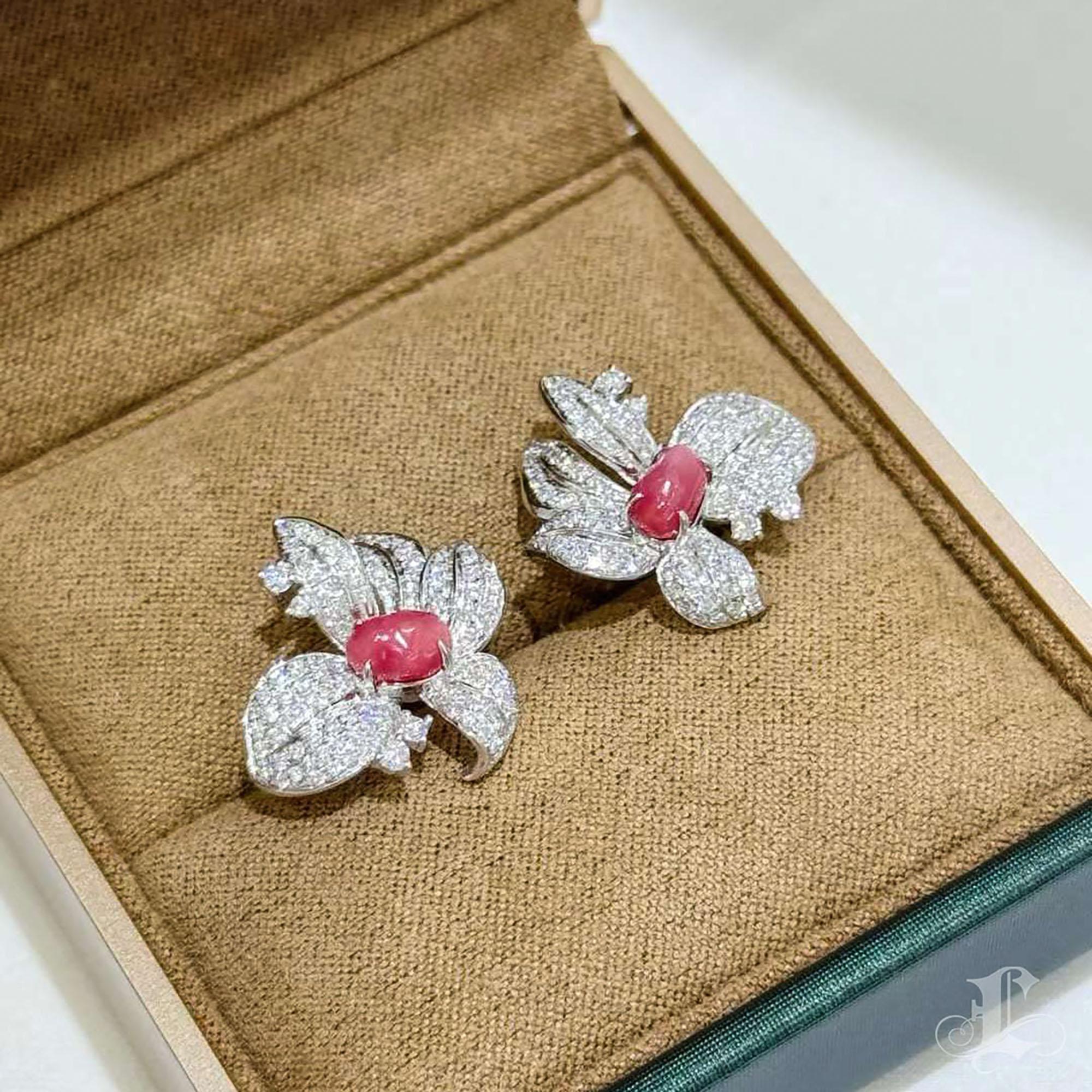 Donna 【Conchéa】Orecchini di perle e diamanti conchiglia Bloom - 1,56ct in vendita