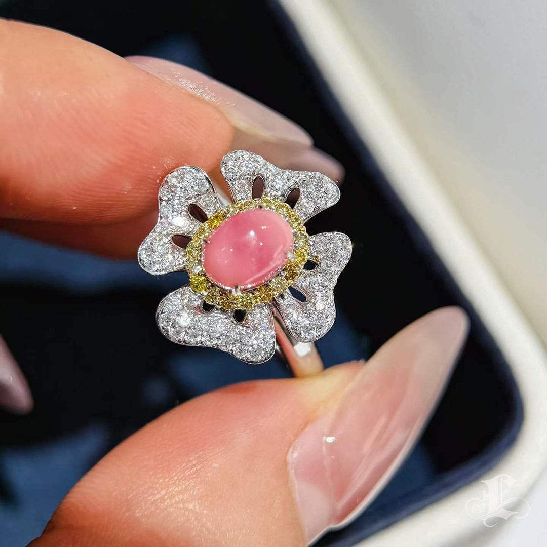 Anello con fiore di conchiglia rosa -1,25 carati In condizioni Nuovo in vendita a New York, NY