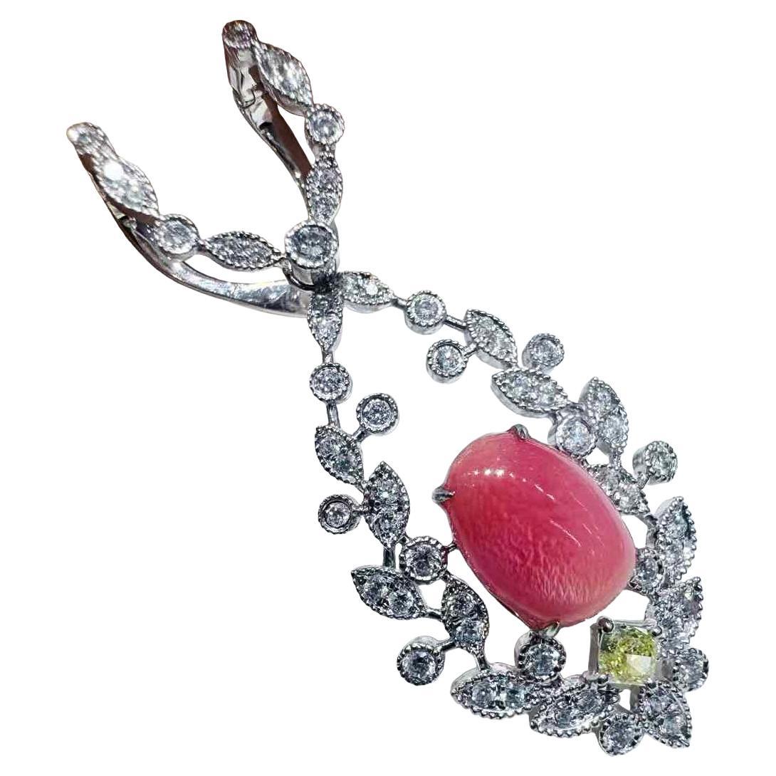 【Conchéa】Pink Flame Conch Pearl, Fancy Yellow Diamond & Diamond Pendant — 2.83ct