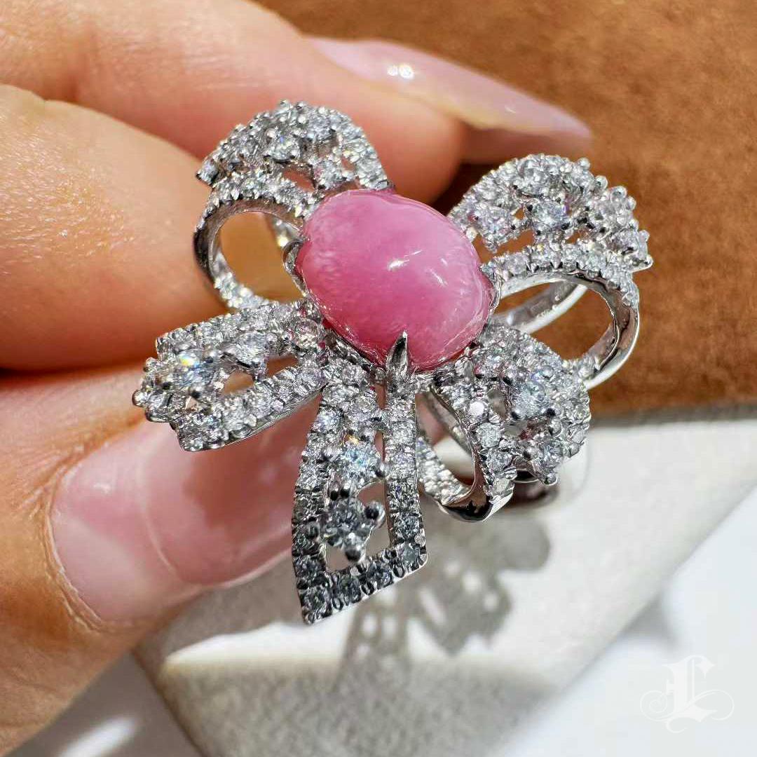 【Conchéa】Platinum Conch Pearl & Diamond Bow Ring — 1.46ct For Sale 5