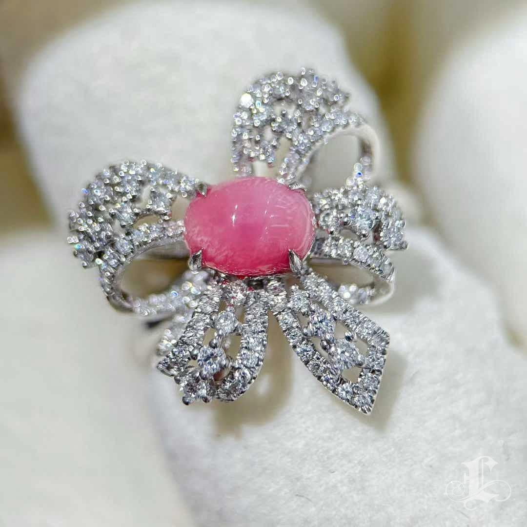 Women's 【Conchéa】Platinum Conch Pearl & Diamond Bow Ring — 1.46ct For Sale
