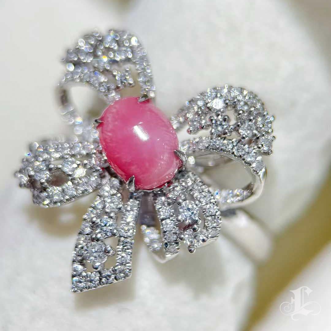 【Conchéa】Platinum Conch Pearl & Diamond Bow Ring — 1.46ct For Sale 3