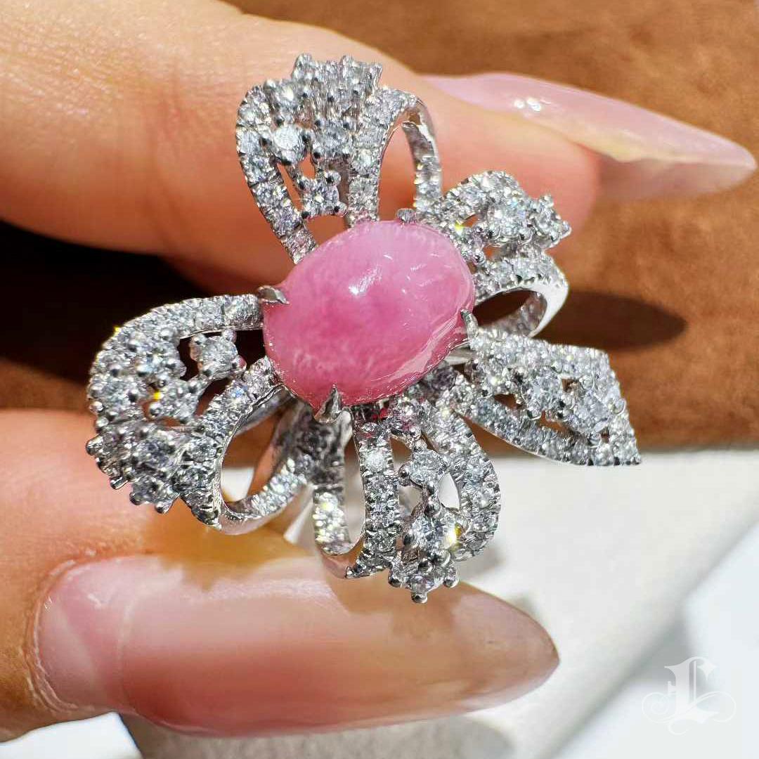 【Conchéa】Platinum Conch Pearl & Diamond Bow Ring — 1.46ct For Sale 4