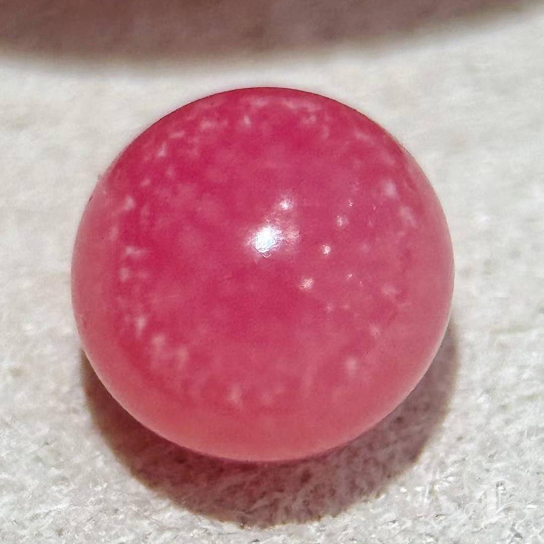 Non taillé 【Conchéa】Rare Round Flaming Pink Conch Pearl - 5.2mm / 0.88ct en vente
