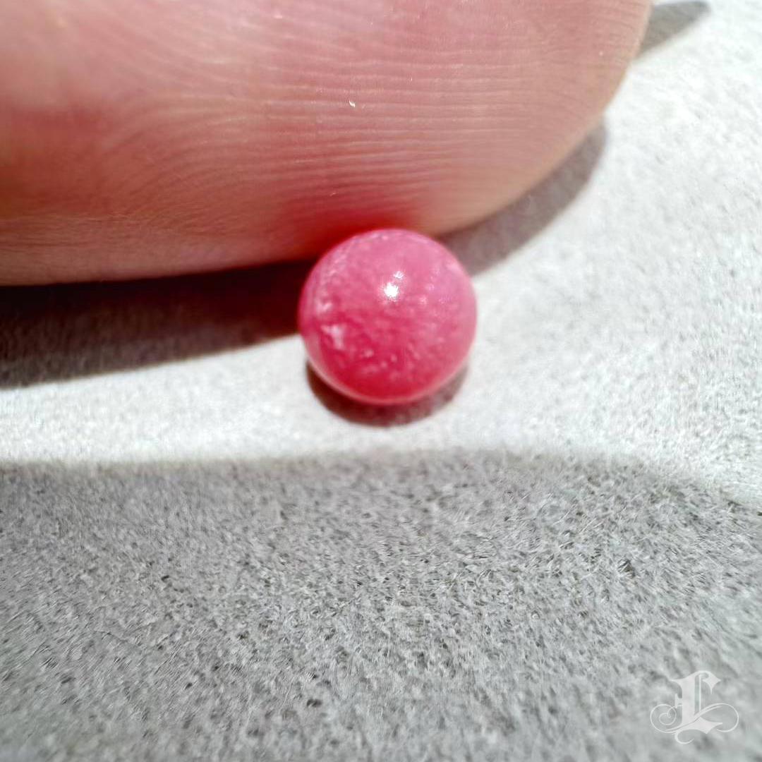 【Conchéa】Rare Round Flaming Pink Conch Pearl - 5.2mm / 0.88ct Pour femmes en vente