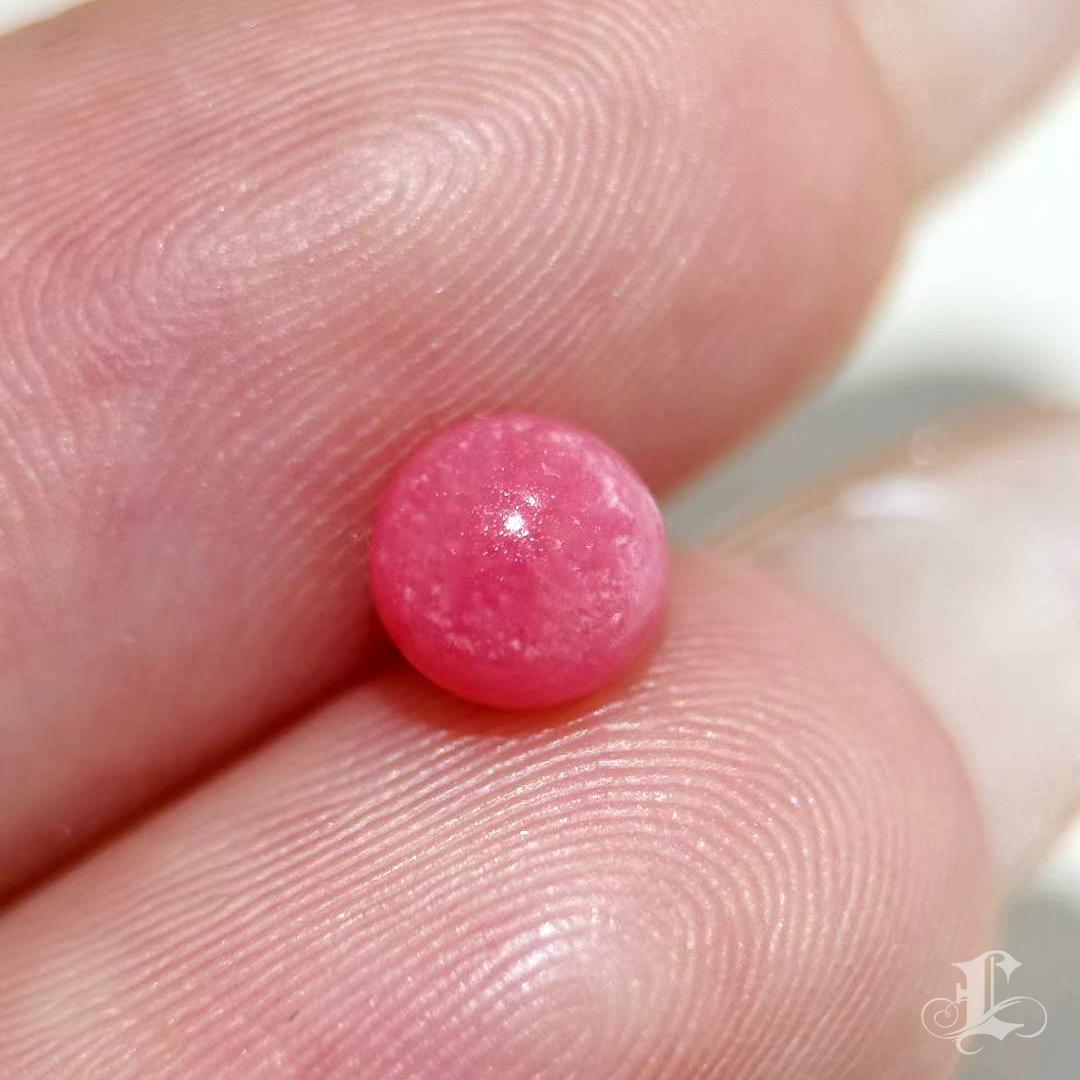 【Conchéa】Rare Round Flaming Pink Conch Pearl - 5.2mm / 0.88ct en vente 4