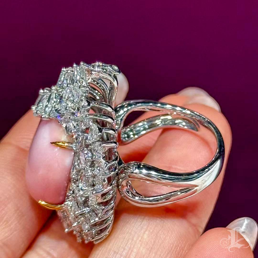 【Conchéa】Ultra-Rare Convertible Conch Pearl & Diamond High Jewelry Set — 18.89ct For Sale 5