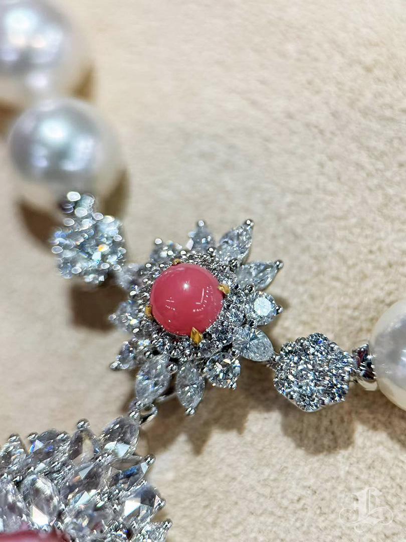 【Conchéa】Ultra-Rare Convertible Conch Pearl & Diamond High Jewelry Set — 18.89ct For Sale 6