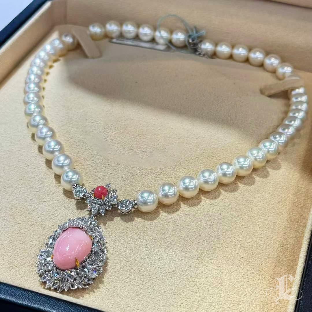 【Conchéa】Ultra-Rare Convertible Conch Pearl & Diamond High Jewelry Set — 18.89ct For Sale 7