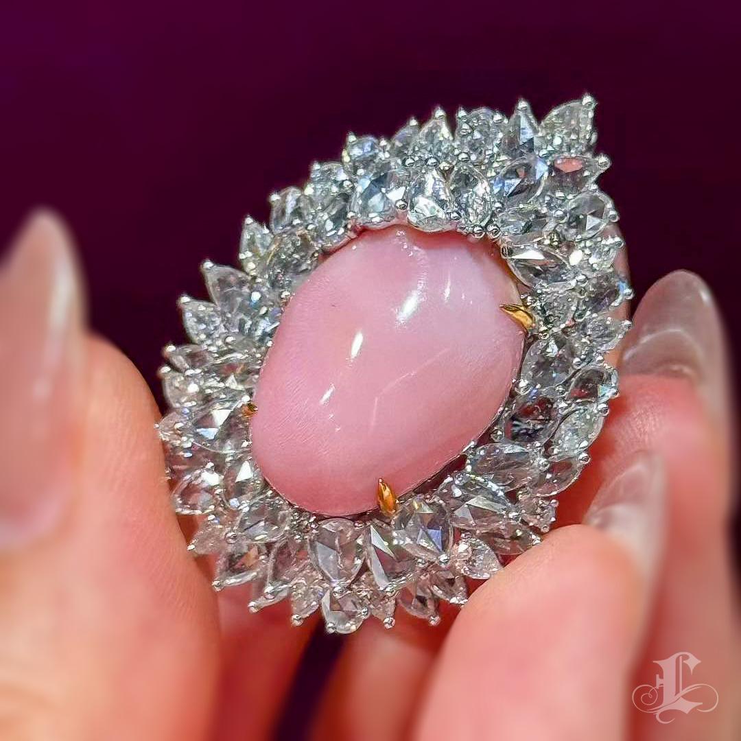 Women's 【Conchéa】Ultra-Rare Convertible Conch Pearl & Diamond High Jewelry Set — 18.89ct For Sale