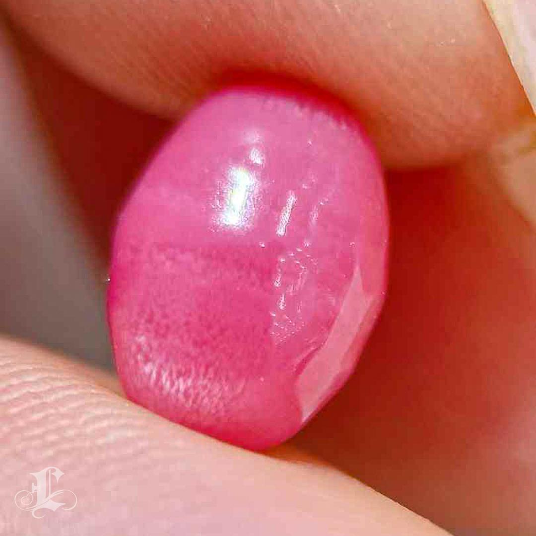 【Conchéa】Velvet Dawn 2.34ct Deep Pink Conch Pearl In New Condition In New York, NY