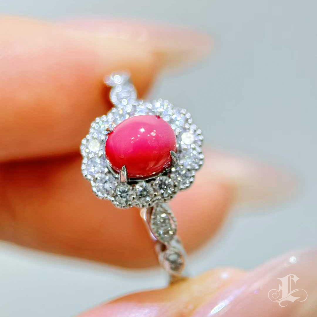 Uncut 【Conchéa】Vivid Pink Conch Pearl Diamond Ring — 1.23ct For Sale