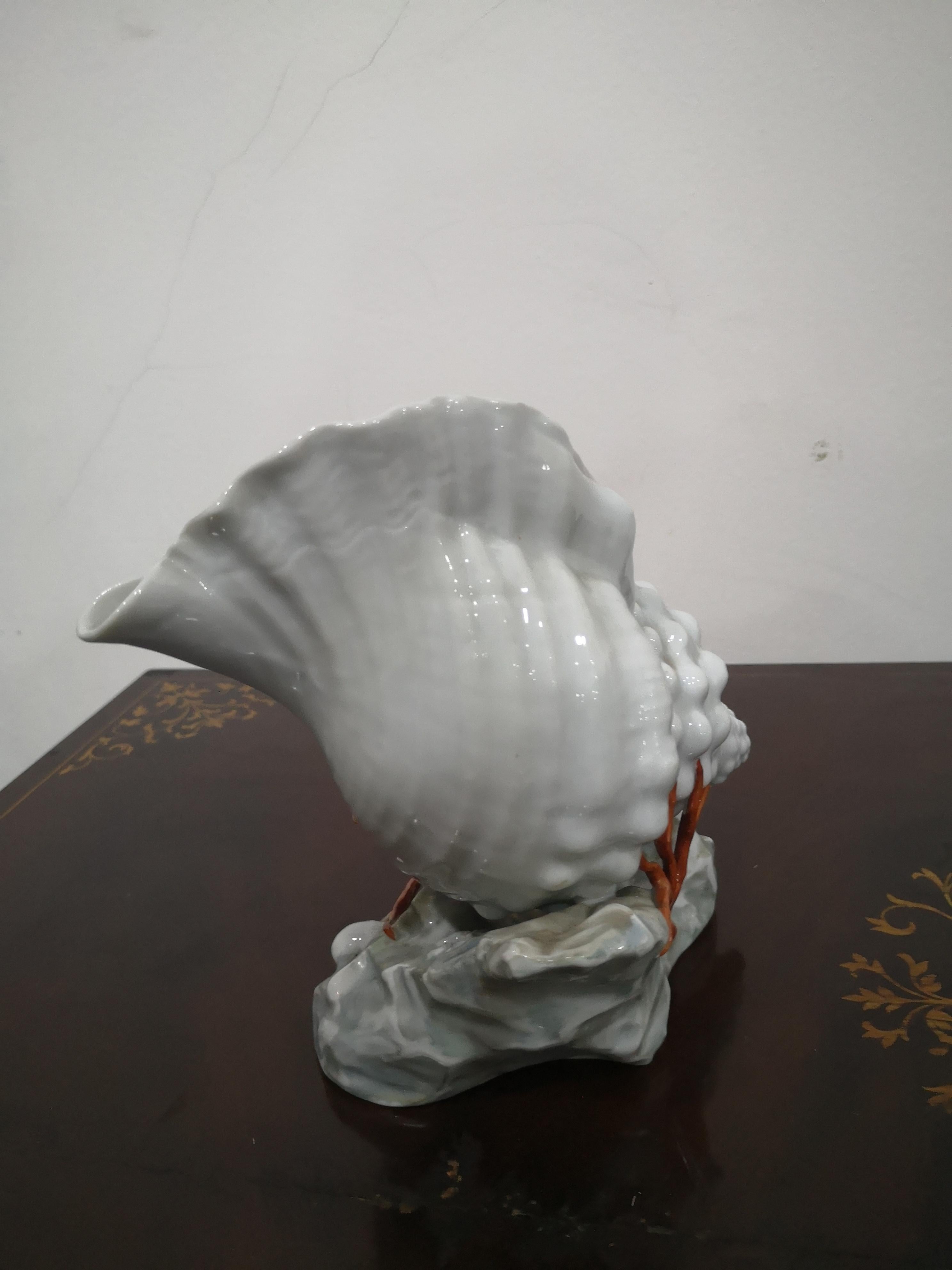 Italian Capodimonte porcelain shell with hand-painted coral, 1960s For Sale