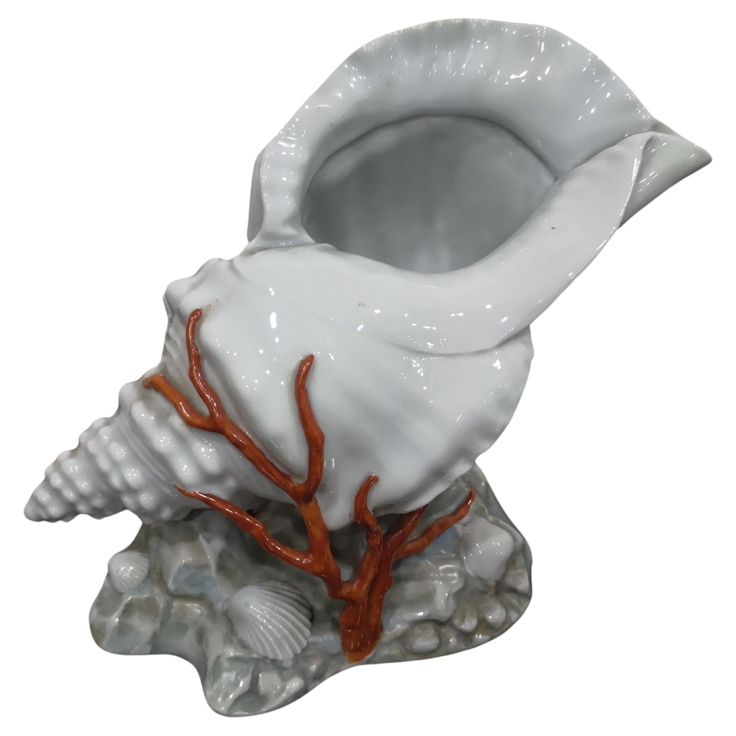 Capodimonte porcelain shell with hand-painted coral, 1960s For Sale