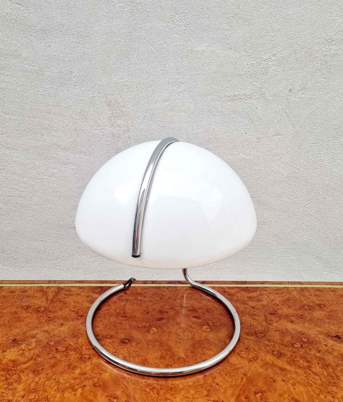 Lampada da tavolo Conchiglia Disegnata da Buttura & Massoni per Guzzini, Italia anni '70 in vendita 5