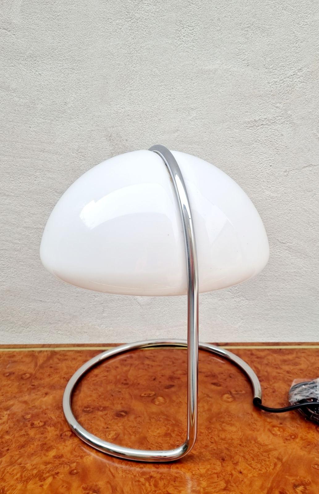 Lampada da tavolo Conchiglia Disegnata da Buttura & Massoni per Guzzini, Italia anni '70 in vendita 1