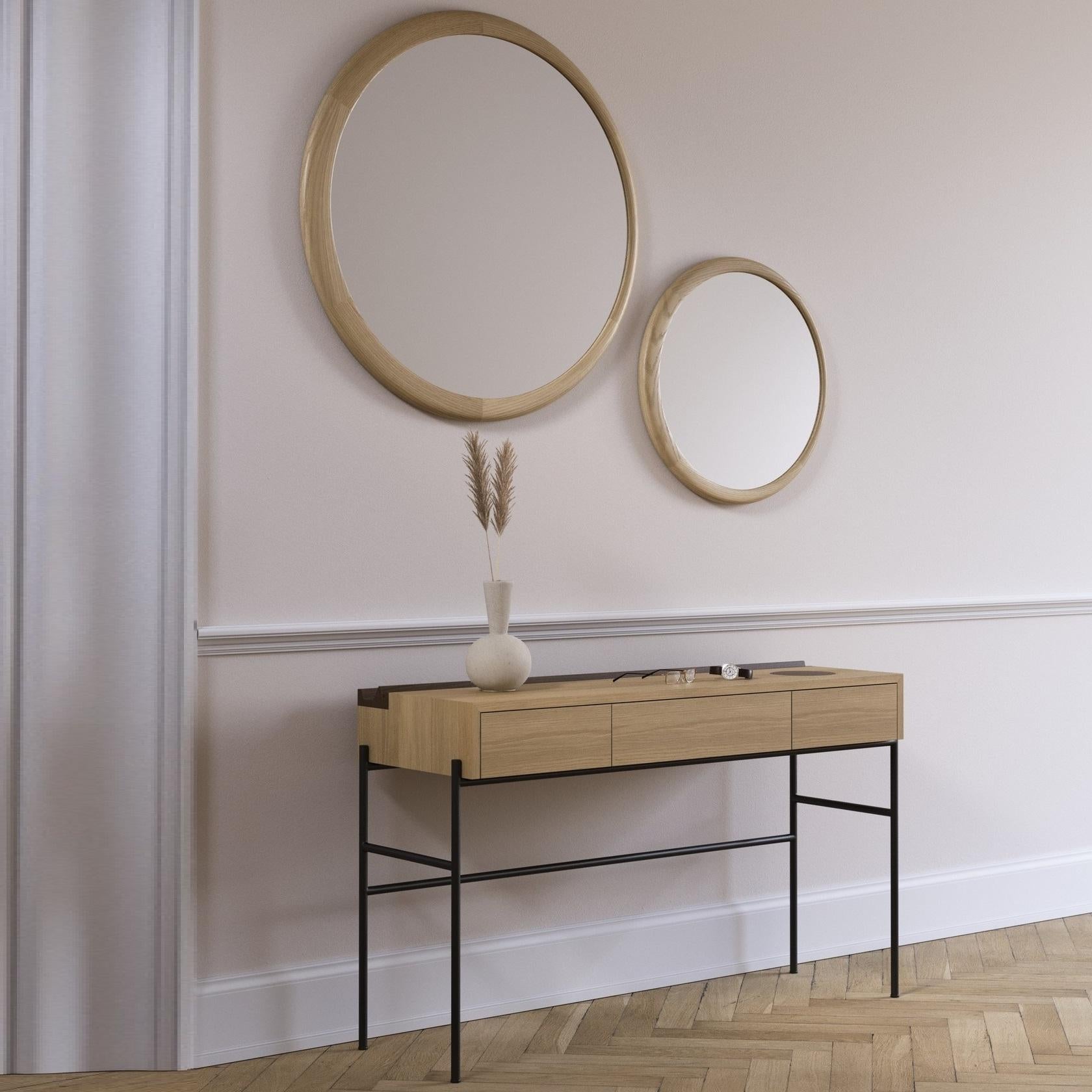 Scrivania/consolle per portineria in stile moderno del Medioevo, con accenti in massello di Oak e Noce In condizioni Nuovo in vendita a NEW YORK, NY