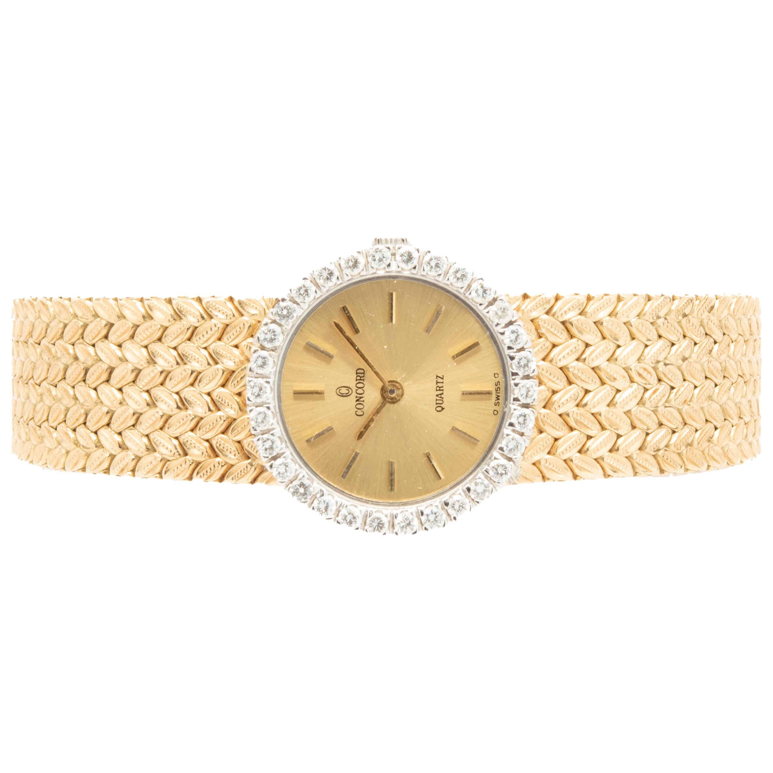 Movimento: quarzo
Funzione: ore, minuti
Cassa: cassa rotonda da 21 mm, lunetta con diamanti, vetro zaffiro, corona a strappo/spinta, impermeabile
Quadrante: bastone da champagne
Bracciale: Bracciale a maglie in oro giallo Concord 14K, chiusura