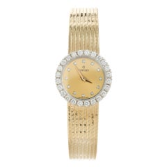 Montre-bracelet pour dames Concord en or jaune avec halo de diamants de 0,85 carat