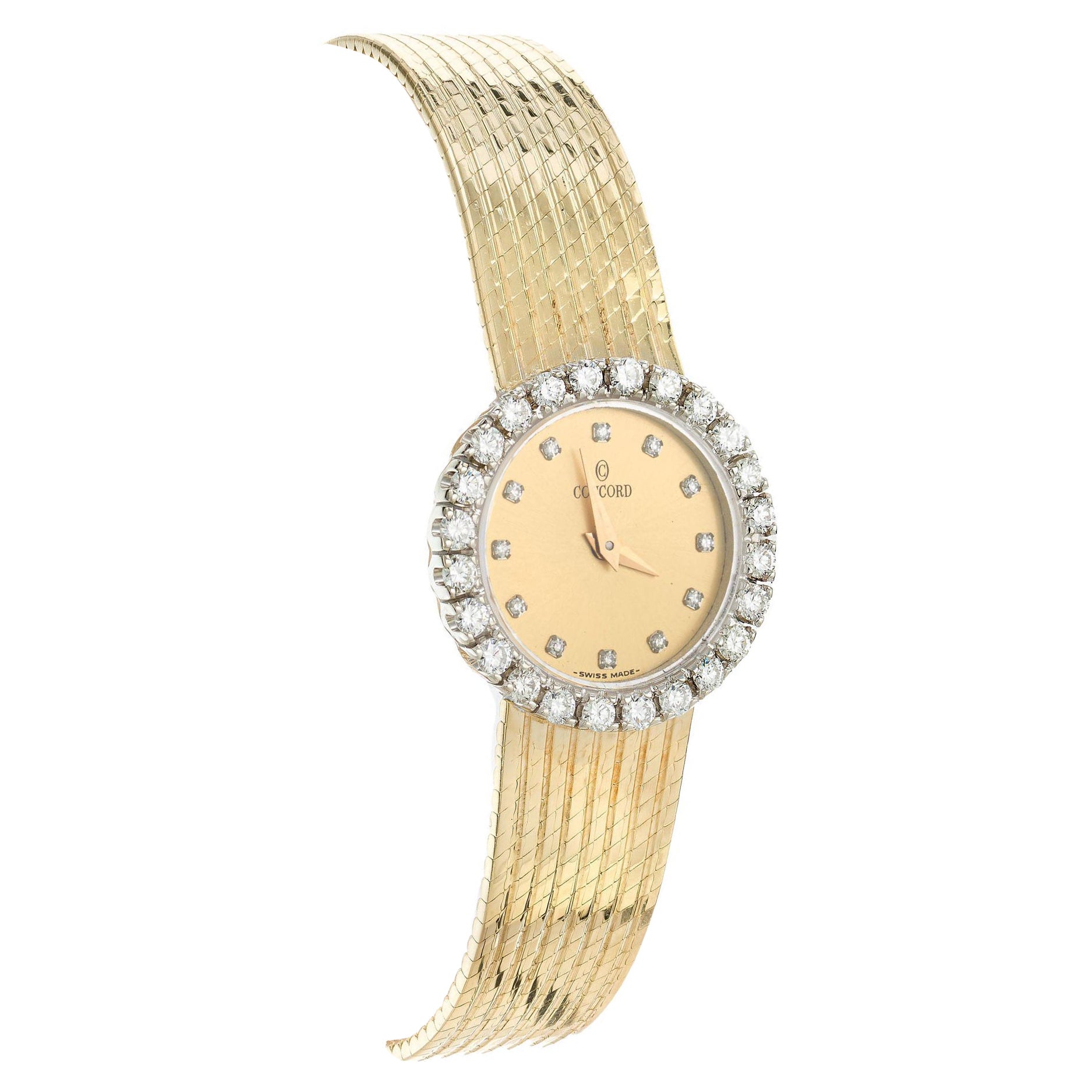 Montre-bracelet pour dames Concord en or jaune avec halo de diamants de 0,85 carat