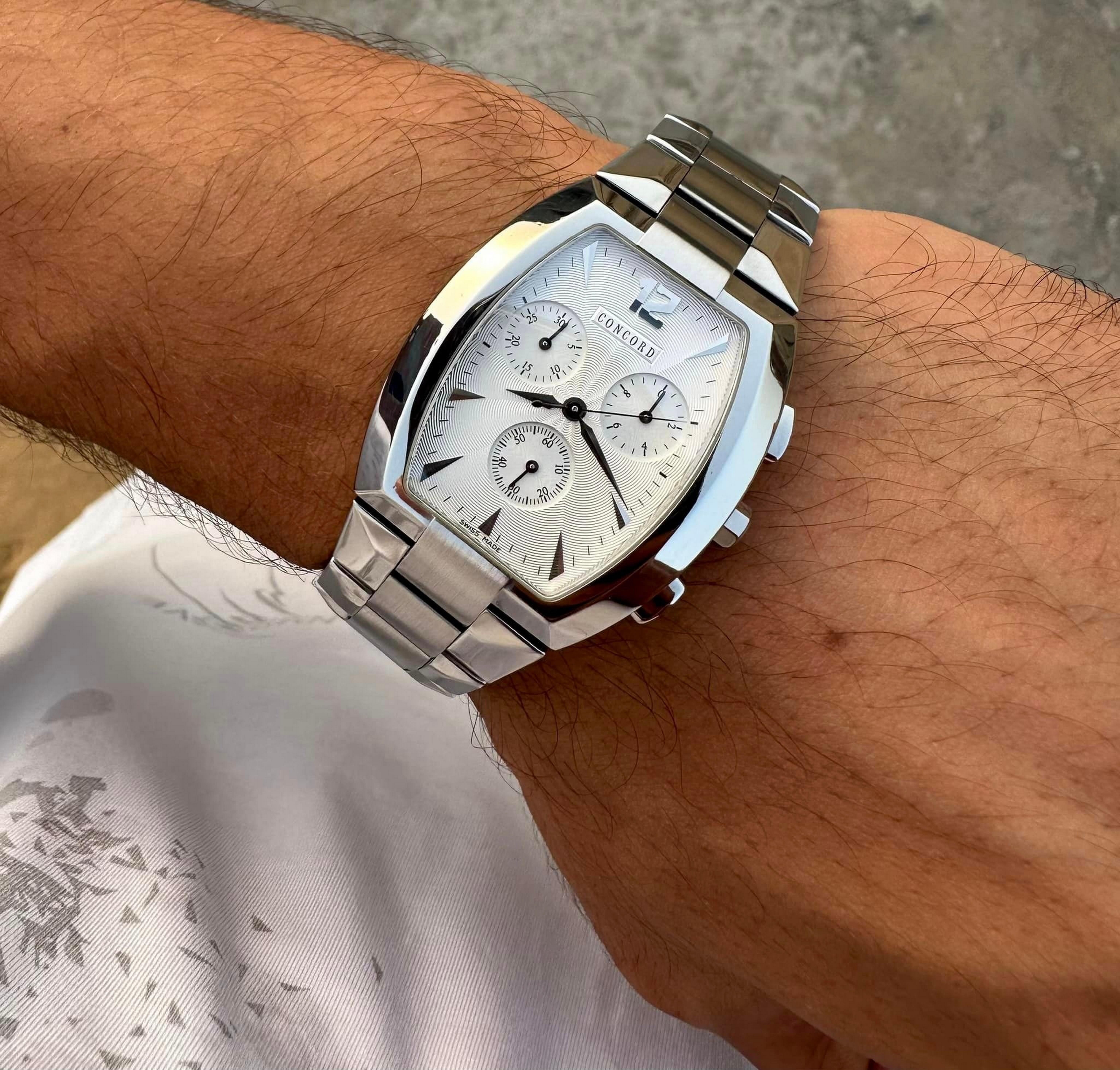 Brand: Concord

Model: La Scala

Reference Number: 14.H1.1481

Country Of Manufacture: Switzerland

Movement: Quartz

Case Material: Stainless steel

Measurements : 39mm x 33 mm. (without crown)

Band Type : Stainless steel

Band Condition : In