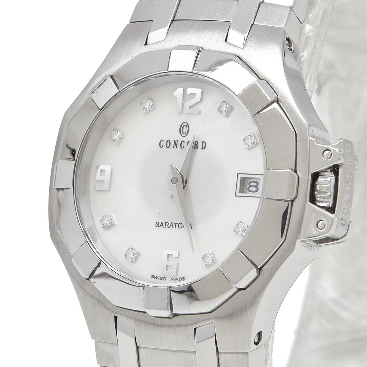 A perfect piece of accessory to pair with both your daytime casuals as well as smarter and chic looks, this Concord Saratoga wristwatch is a must-have for all with classic taste. An exemplar of the label's fine artistry, this watch features a