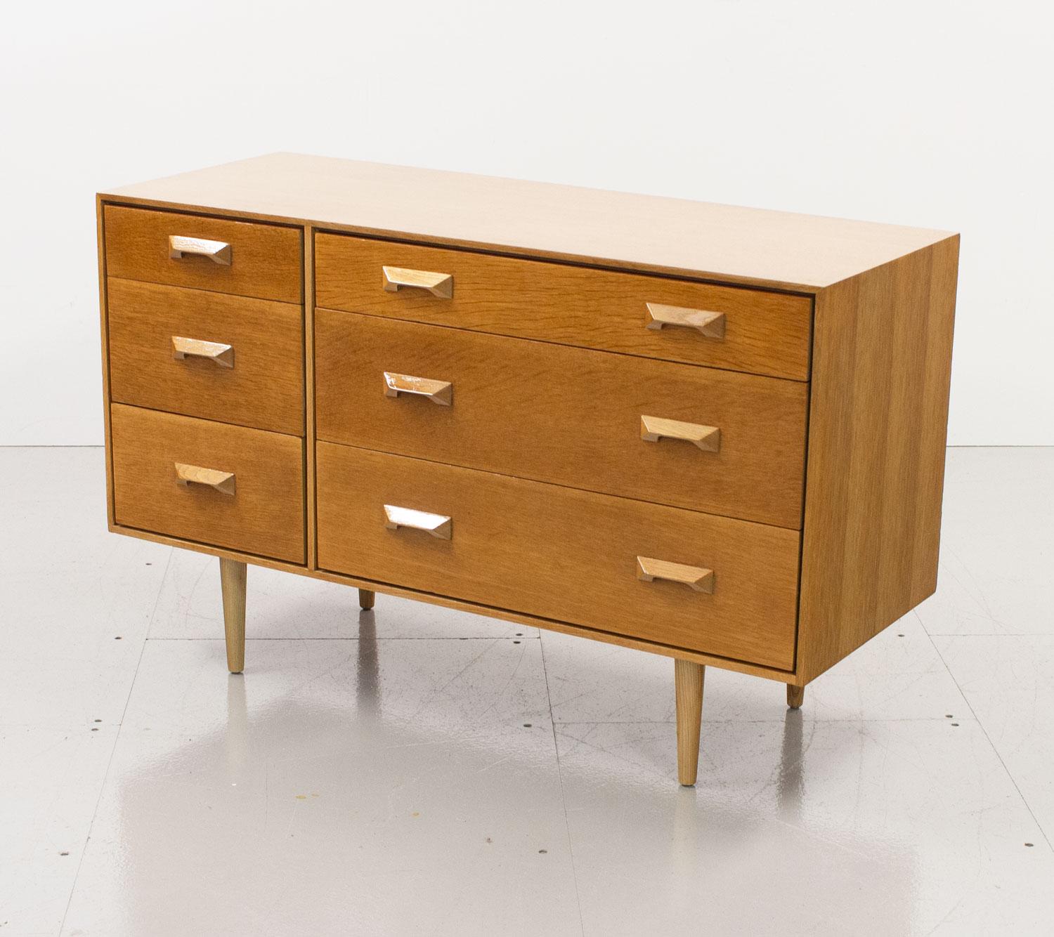 Mid-Century Modern Concord Oak Chest of Drawers by Stag, 1960s