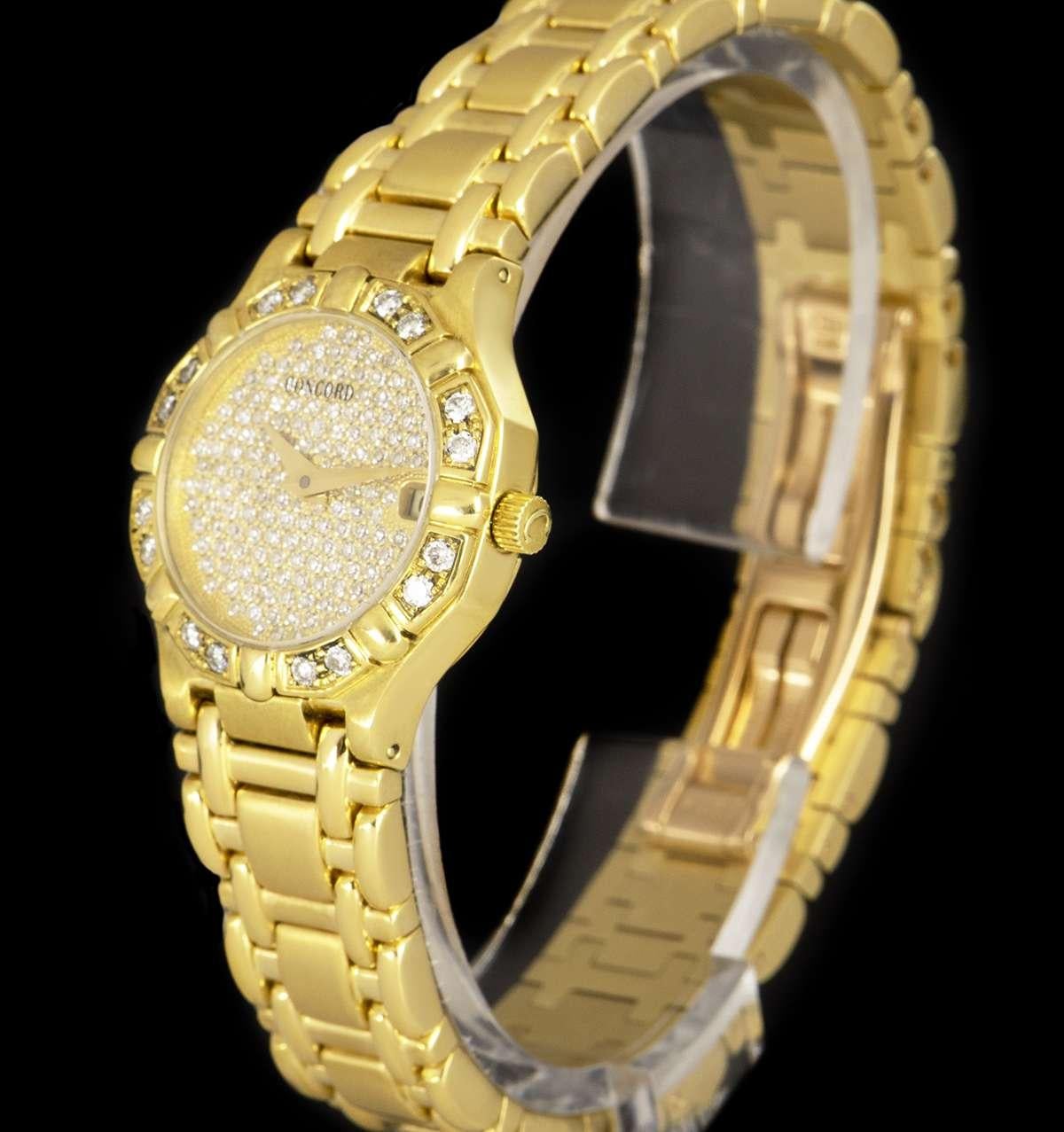 An 18k Yellow Gold Saratoga Ladies Wristwatch, pave diamond dial, date at 3 0'clock, a fixed 18k yellow gold bezel set with approximately 16 round brilliant cut diamonds (~0.22ct), an 18k yellow gold bracelet with a concealed 18k gold double