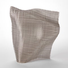 Konkordanz II, eine stehende Skulptur aus gewebtem Glas und Silber von Cathryn Shilling